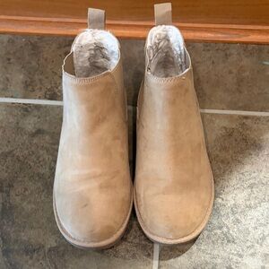 Tan Ankle Boots with Faux Fur Lining